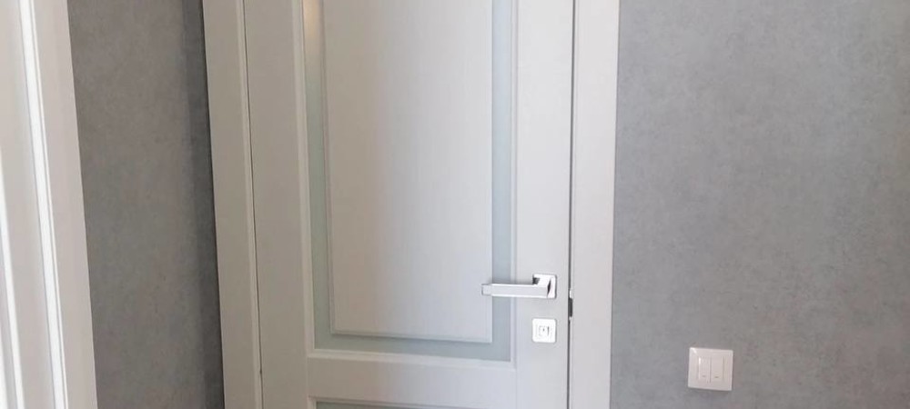 Установили межкомнатную дверь в новой квартире