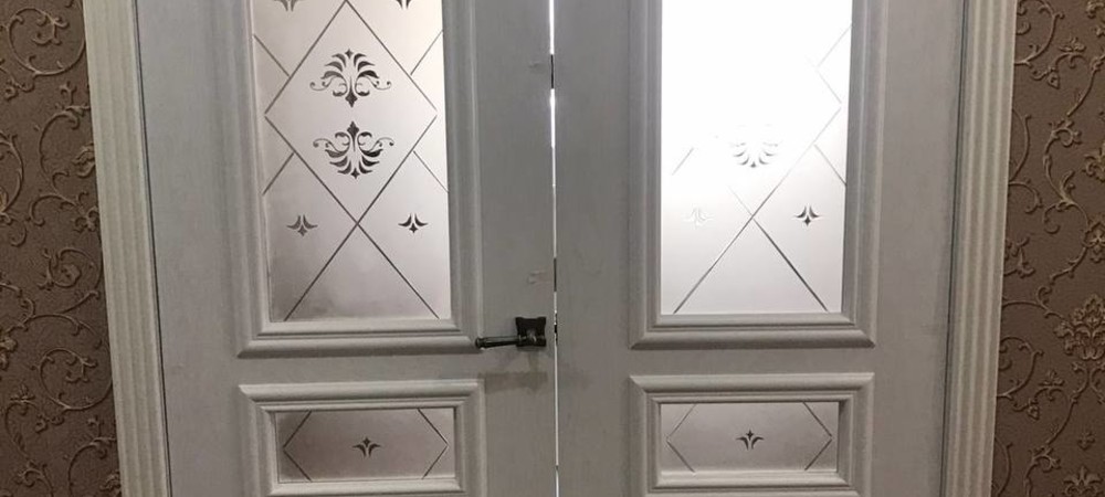 Установка двухстворчатой двери